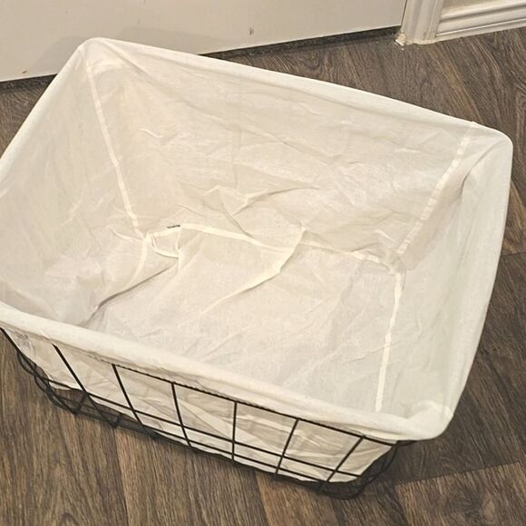 Brightroom Wire Laundry Basket w/Fabric Liner - Picture 6 of 9